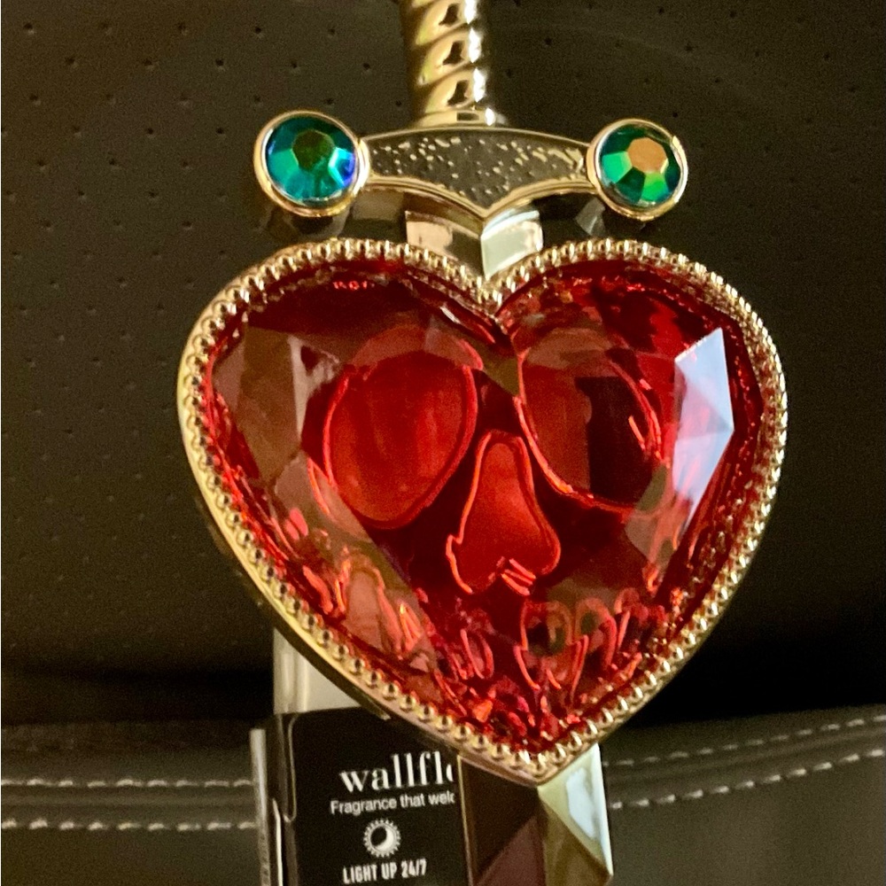 Bath & Body Works Disney Villains Evil Queen Wallflower Light Up Plug In New